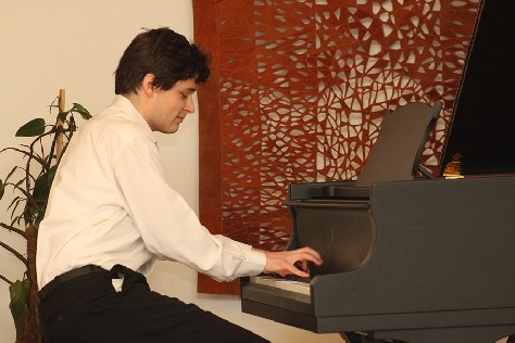 9
2010chopin009.jpg (900 x 600)
173214 byte (169.15 KiB)